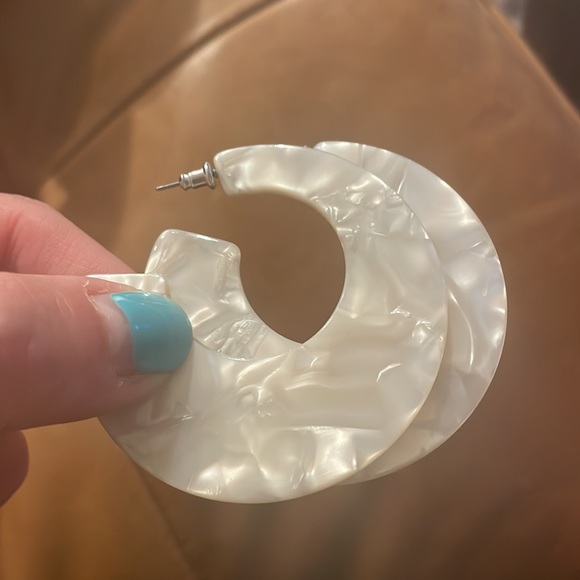 H&M Shell Hoop Earrings - Picture 2 of 3